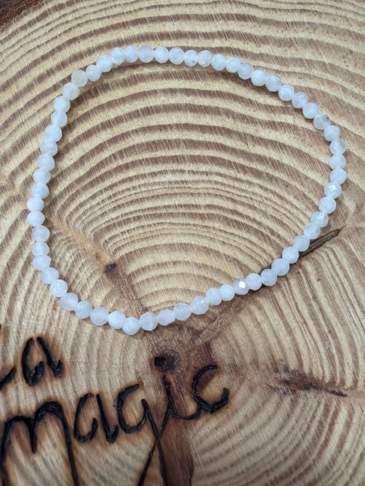 Pulsera piedra luna facetada 3 mm JoyeriamineralespulserasTienda esotérica Málaga - La Tienda de Tata Magic: tienda Esotérica en Málaga